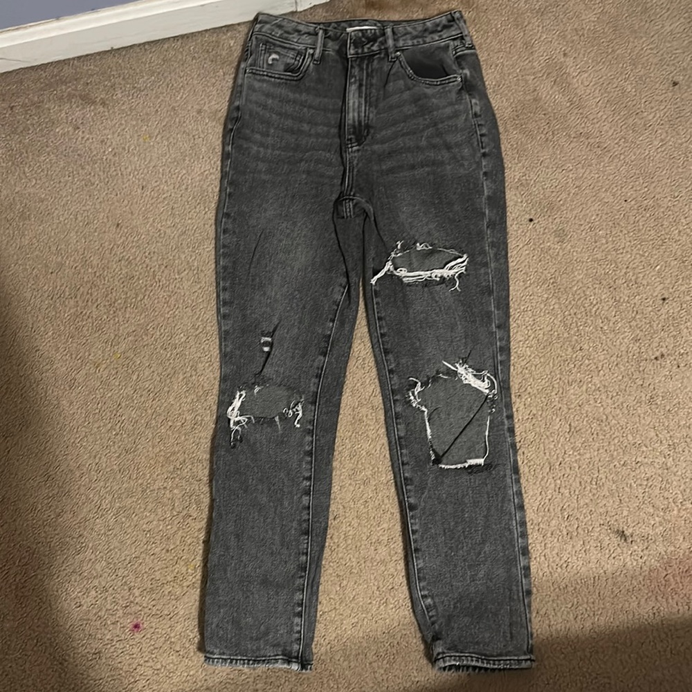 I am selling a pair of grey PacSun jeans (size 24 in women’s)